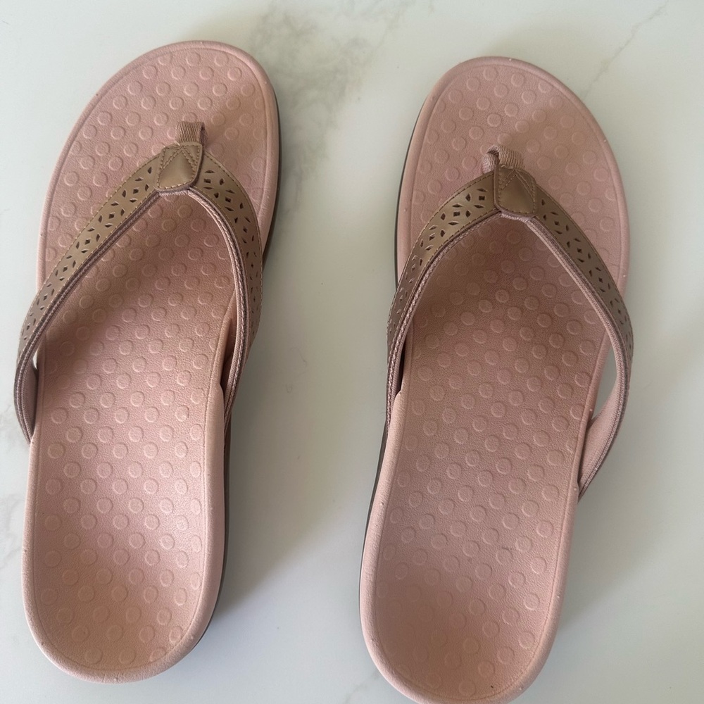 Women's Vionic Rose Gold Tide sandals. Size 12